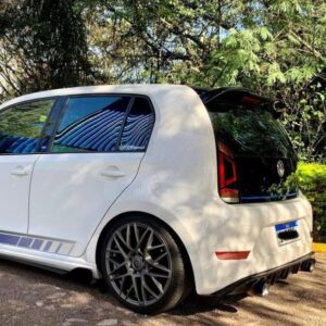 Vista lateral de um Up! TSI 2019 com Bodykit VW Up TSI
