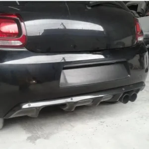 Vista traseira de Citröen DS3 2012-2015 com Difusor Citröen DS3 em black piano da Grid Parts