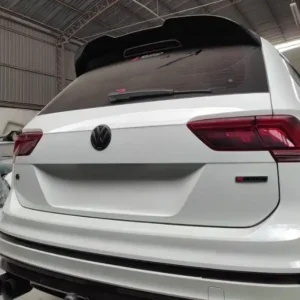 Visão traseira de VW Tiguan 2018-2023 com Aerofólio VW Tiguan MK2